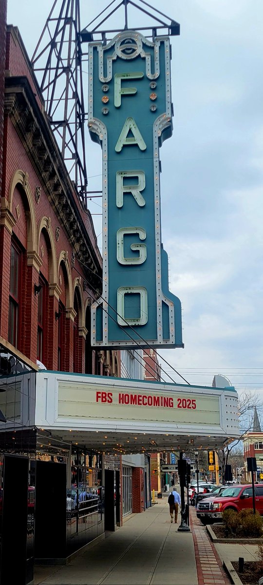 Getting ready for the main event! Showtime! <a href="/wearefbs/">wearefbs</a> #thebestteam