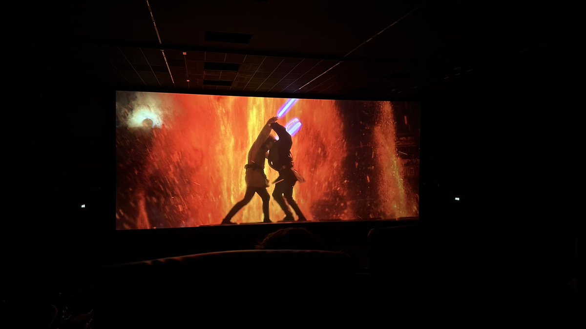 Quel plaisir de revoir Star Wars III 20 ans après au cinéma 🥰 
Vraiment le meilleur film qui existe 🔥
