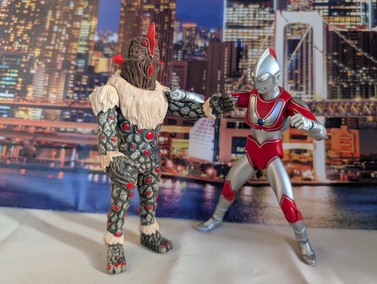 toyslife_'s tweet photo. おは玩玩爺🇯🇵
メルカリで9体3500円で購入
これはなかなかのお買い得でした
こちらも湿気臭はします
バードンが立たないので、バードンから可動化ですね
良い造形してます
テンペラー星人も今見ると味のある造形だな。反対に可動化させずにこのままが良い😅
#おは戦70501🌳My
#ultraact #怪獣ソフビ https://t.co/CztfZlxaXz