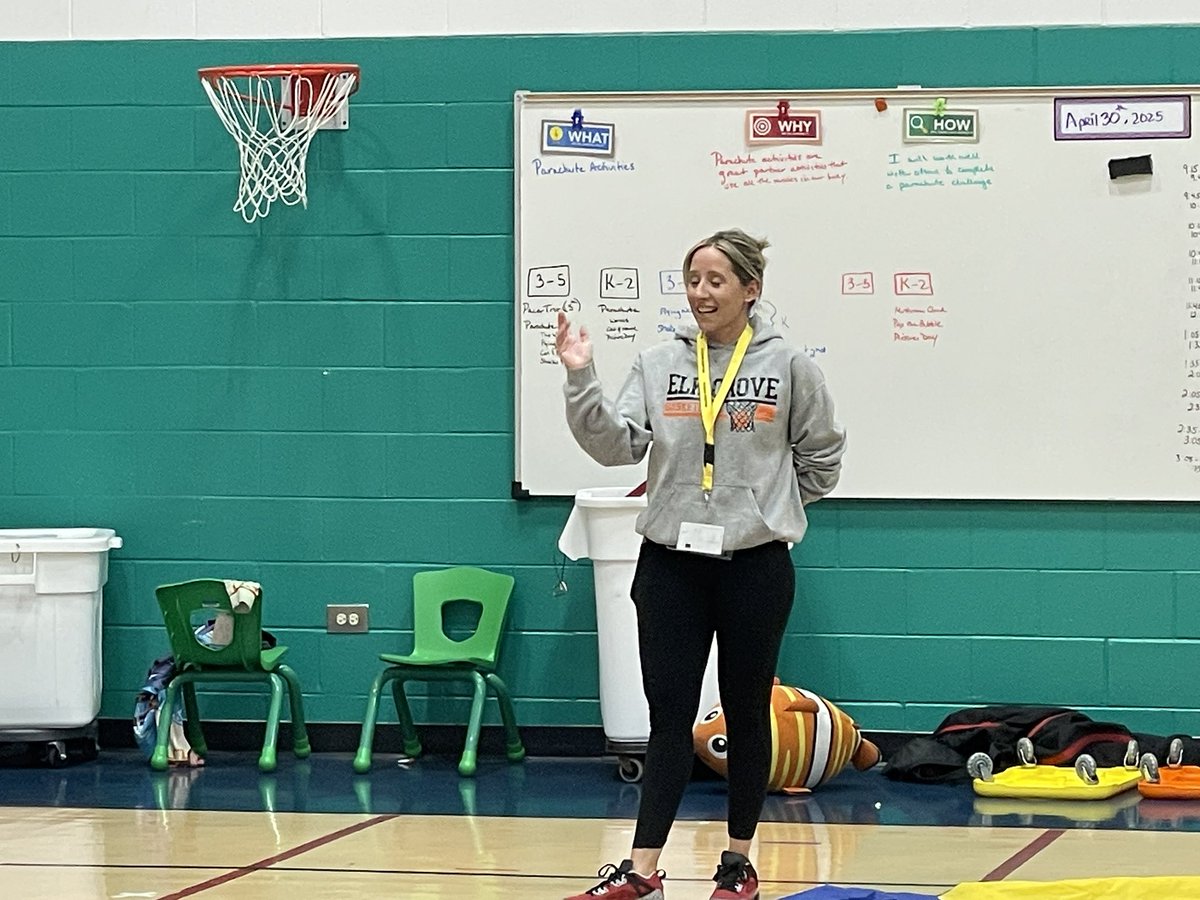 BoPhillips10's tweet photo. Today’s Project C.L.A.W.S. guest was Coach Lisa. She’s a basketball and cheer coach, @elkgroveparks basketball secretary and soon to be VP. Shes a staple in the community and everyone loves her enthusiasm and support. TY for coming in today. #ProjectCLAWS #Physed @D59SaltCreek https://t.co/D4KdAoS02Z