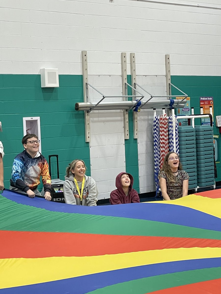 BoPhillips10's tweet photo. Today’s Project C.L.A.W.S. guest was Coach Lisa. She’s a basketball and cheer coach, @elkgroveparks basketball secretary and soon to be VP. Shes a staple in the community and everyone loves her enthusiasm and support. TY for coming in today. #ProjectCLAWS #Physed @D59SaltCreek https://t.co/D4KdAoS02Z