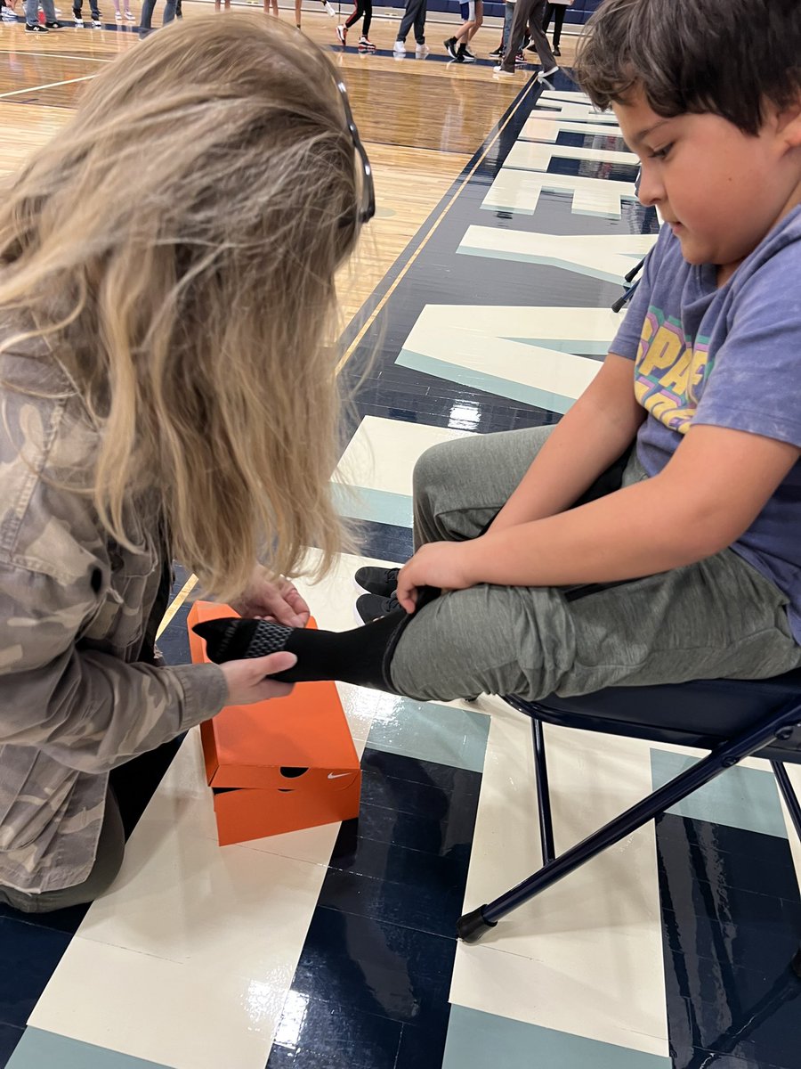 Shoesforsuccess's tweet image. A huge thank you to Germantown Methodist Church women’s group for sponsoring Valley View! 
33 students got a brand new pair of Nikes. 
#PairNumber2660