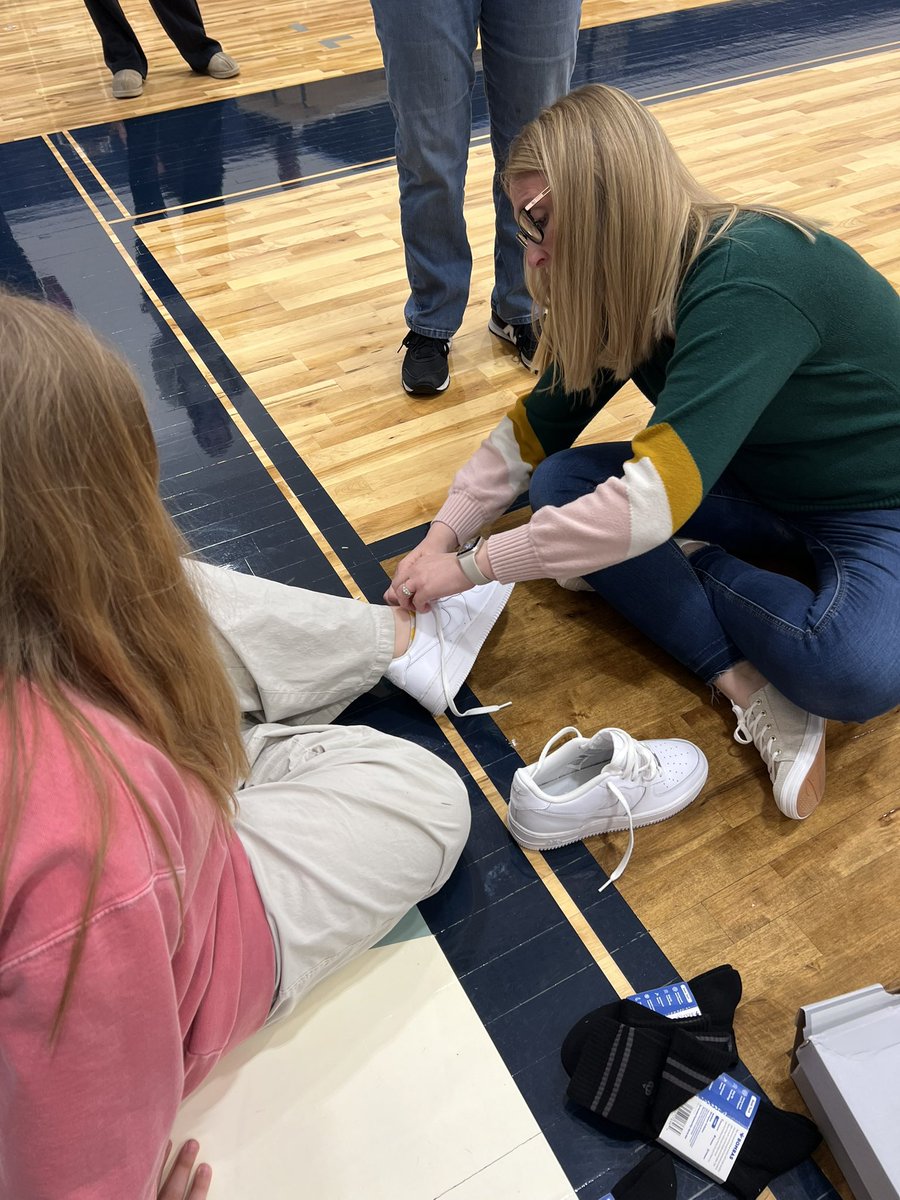 Shoesforsuccess's tweet image. A huge thank you to Germantown Methodist Church women’s group for sponsoring Valley View! 
33 students got a brand new pair of Nikes. 
#PairNumber2660