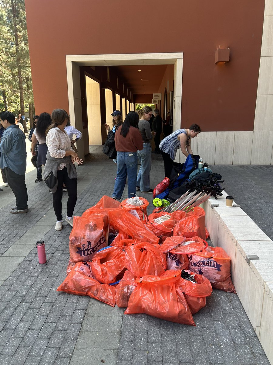 Refuse Refuse San Francisco (@refuserefusesf) on Twitter photo If you see clean streets in Mission Bay, you can thank <a href="/UCSFHospitals/">UCSF Health</a> employees who took time out of their workday to volunteer cleaning up litter.
Many hands making light work, 14 bags of trash in under an hour in a relatively clean neighborhood by San Francisco standards. If you see clean streets in Mission Bay, you can thank <a href="/UCSFHospitals/">UCSF Health</a> employees who took time out of their workday to volunteer cleaning up litter.
Many hands making light work, 14 bags of trash in under an hour in a relatively clean neighborhood by San Francisco standards.