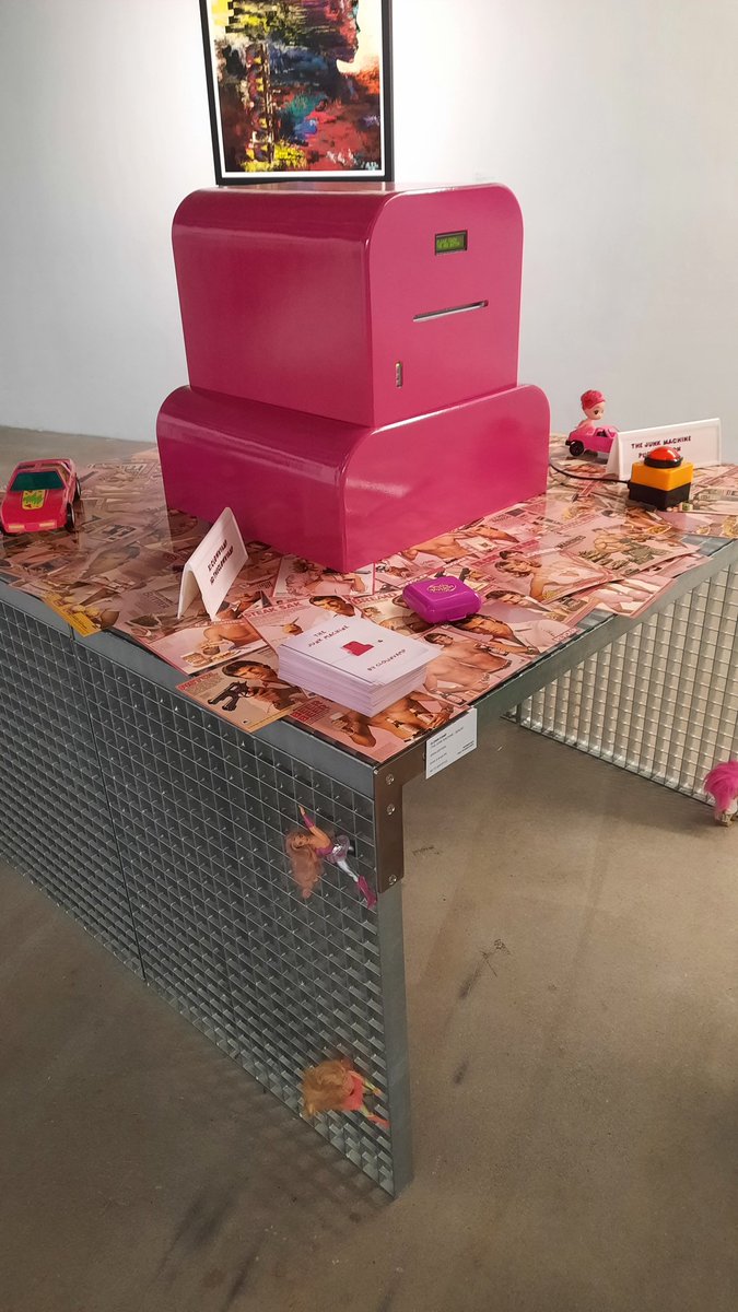 DrMartinPracher's tweet image. I was at the #Quantum gallery Berlin and worked the #Junkmachine by @ClownVamp.