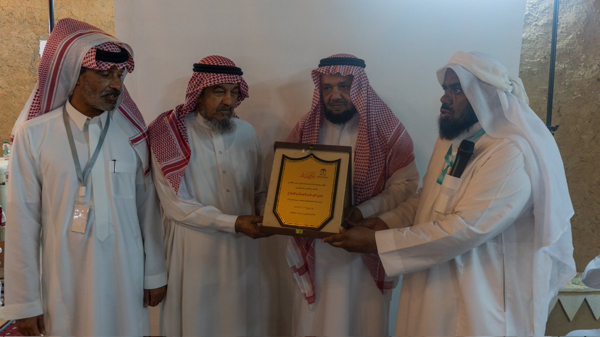 kEbar_sin_aflaj's tweet photo. في مساء هذا اليوم ١٤٤٦/١١/٢
استضاف نادي التراث والأصالة بالأفلاج وبمشاركة جمعية التوباد ومتحف آل مقنيص #أعضاء_ديوانية_إجلال_بالأفلاج 
كان لقاء مميزا استمتع به أعضاء الديوانية إضافة إلى الفقرات التراثية التي استفاد منها الجميع ..
كل الشكر لأعضاء نادي التراث والأصالة بالأفلاج . https://t.co/juLJotwyvn