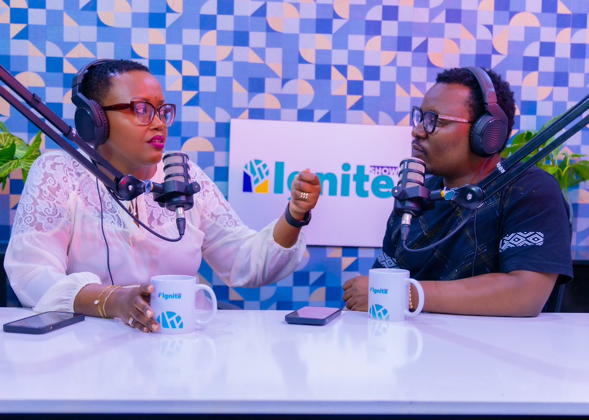 MazimpakaJp's tweet photo. Nagiranye ikiganiro cyiza na @UmuhozaB ku kurera neza abana “Positive Parenting”. #IgniteShow 
- Icya mbere mu burere ni ukubyegereza  umutima, umuryango, abana ni byo biza imbere
- Buriya abana bagaragaza abo turi bo, imico yawe tutazi, igaragarira mu bana bawe, 
- Ababyeyi bakwiye guha abana babo umwanya urenze uwo kubabwira amategeko n’amabwiriza yo mu rugo,
- Mwene Siraki we agira ati: “Urera umwana we neza, atera abanzi be ishyari” 
Gahunda ubwo ni uguterana ishyari 😂😂😂

Ikiganiro cyose ni ejo kuri Umunota TV Official: https://t.co/pKIHMQCZ8J
Teaser: https://t.co/dqzfL9o4FH