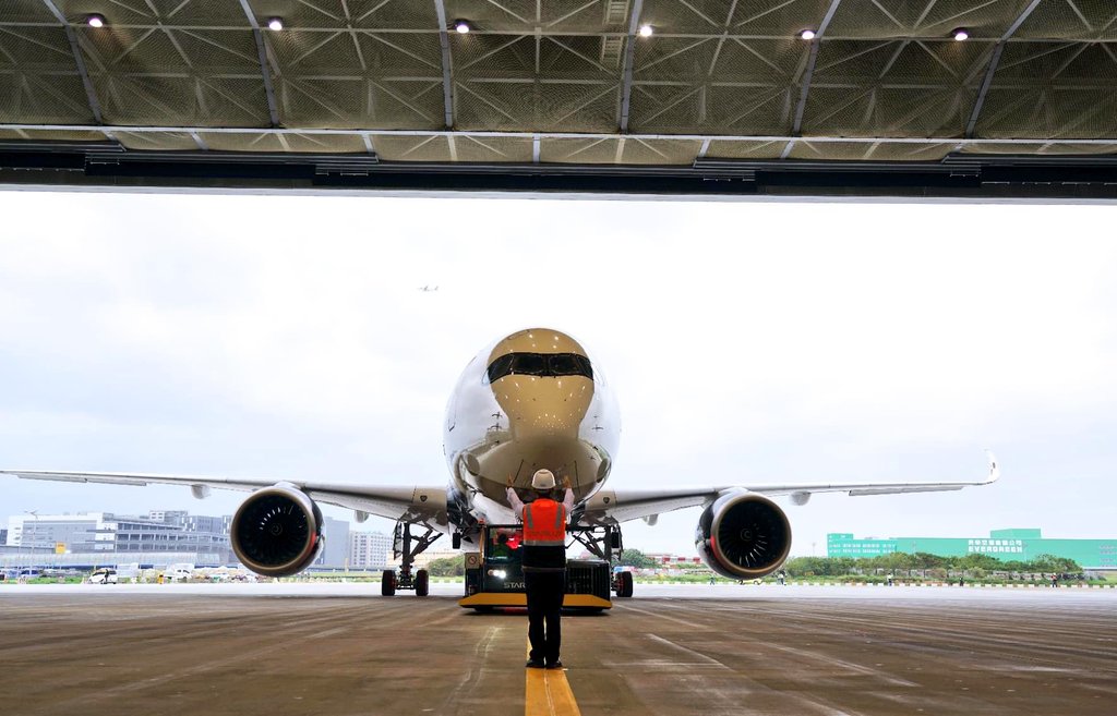 Airbus during the presentation of consolidated financial results for Q1/2025.

"Specific supply chain challenges, notably with Spirit AeroSystems, are currently putting pressure on the ramp up of the #A350. Airbus continues to target rate 12 for the #A350 in 2028".