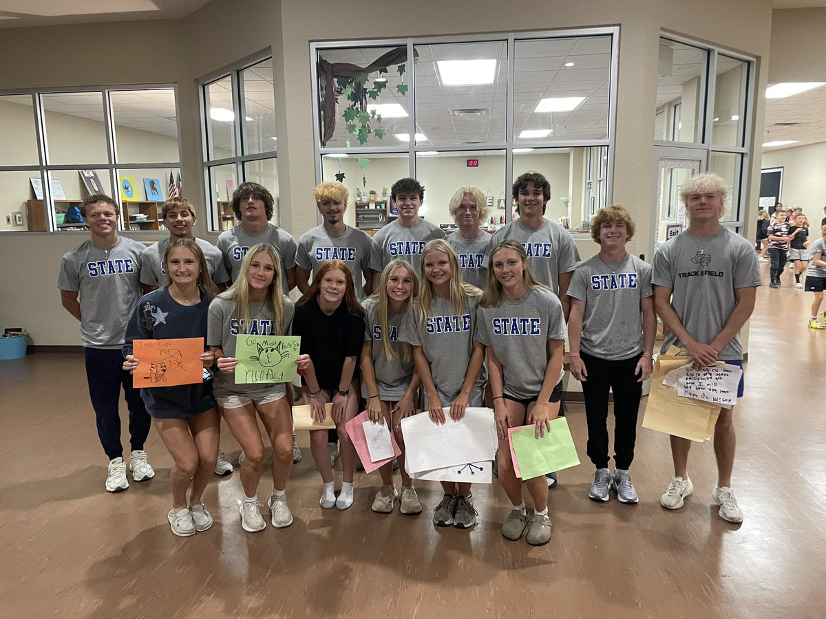 GunterTrack's tweet image. Despite the rain, we got to have a great sendoff at the Elementary School this morning! 

Made the #243 Mile trip in the rain - excited for tomorrow! 

It takes what it takes! 

#TPW
#243