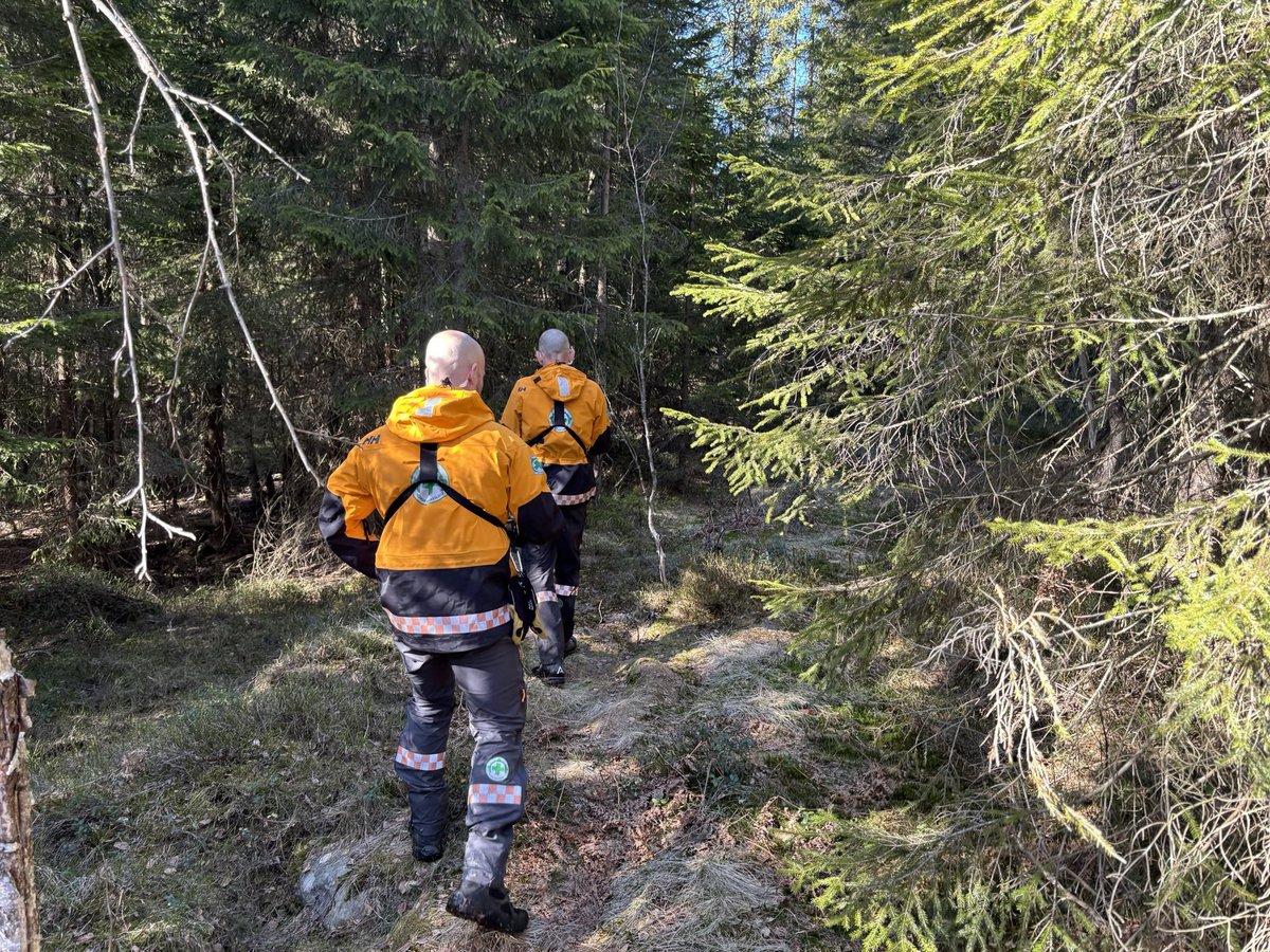 NFFollo's tweet image. Vi rykket ut på 6 redningsaksjoner i april. I tillegg ble vi forhåndsvarslet om en aksjon som raskt ble avblåst. Alle var søk etter savnede personer. Hittil i år har alarmen gått 28 ganger. Det 10 flere enn på samme tid i fjor. Takk til mannskaper og ledere for kjempeinnsats!