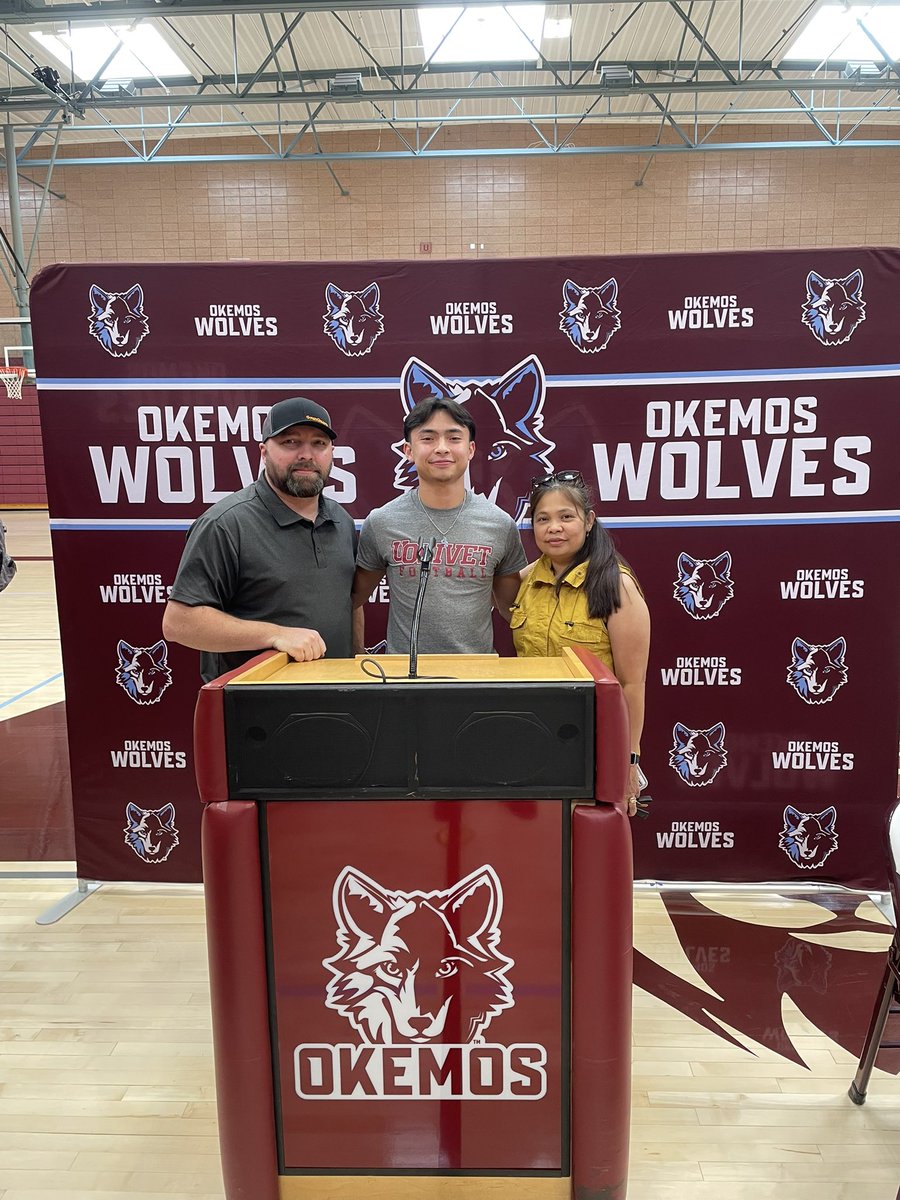 Signing day 🖊️ <a href="/UOlivetfootball/">The University of Olivet Football</a> <a href="/CoachIeuter/">Erik Ieuter</a> <a href="/CoachCrawford12/">Coach Crawford</a> <a href="/CoachDWill_/">Derek Williams</a> <a href="/OkemosWolvesFB/">Okemos Football</a>