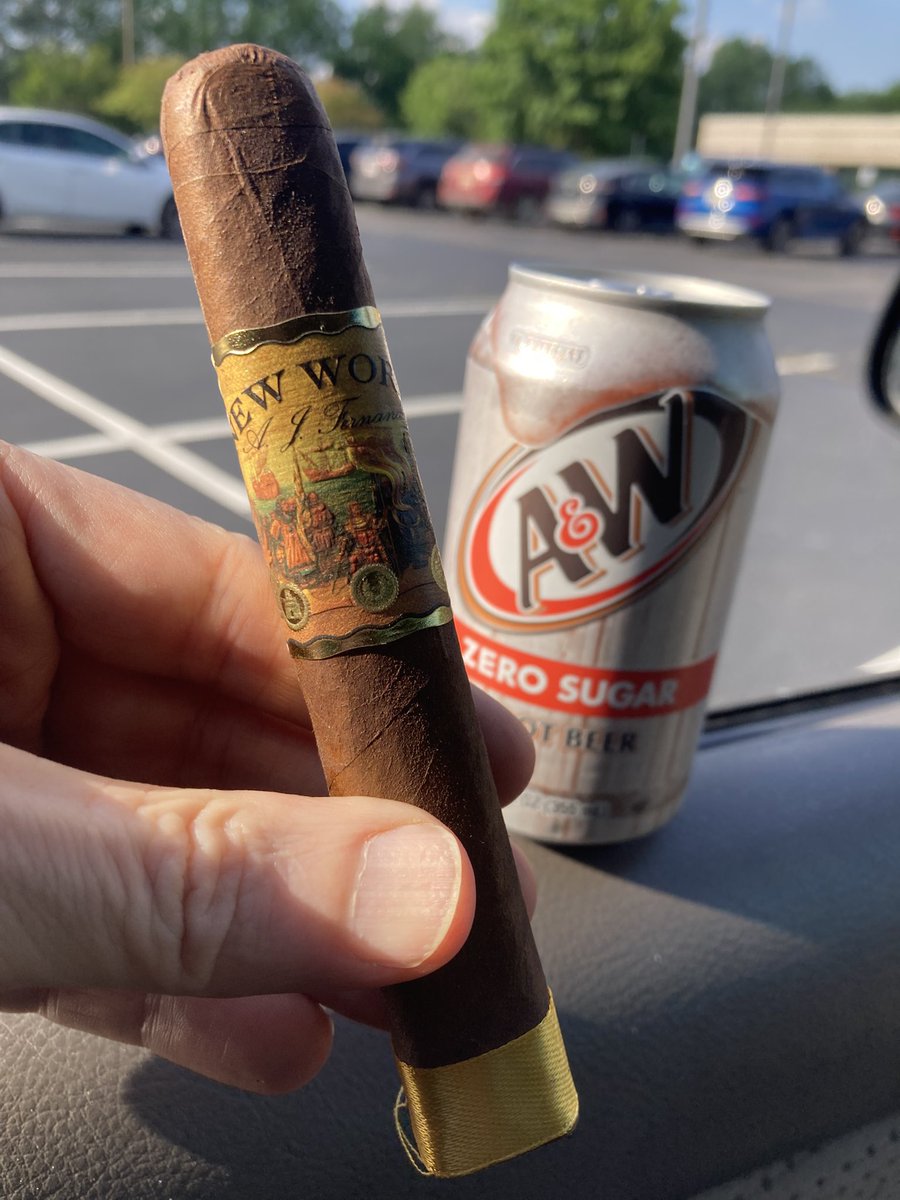 Afternoon drive is with a fabulous leftover from the last #SundayCigarHerf #RBCC