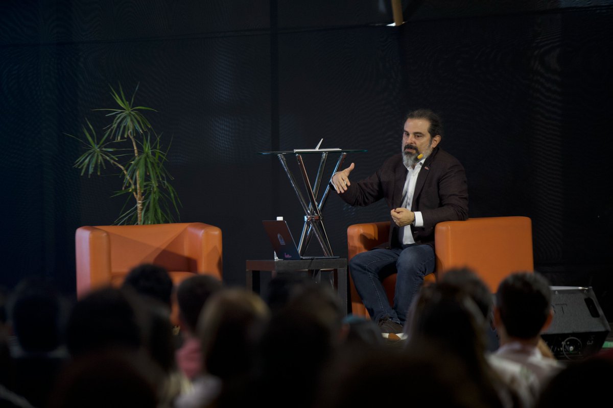 Inria Chile (@inria_chile) on Twitter photo ✨🔬 ¡Fuimos parte de <a href="/puertodeideas/">Puerto de Ideas</a>! Luis Martí <a href="/inria_chile/">Inria Chile</a> presentó “IA: Una herramienta para comprender el universo”, ante un público curioso por conocer cómo la #IA revoluciona la astronomía, la astrofísica, la ciencia y la comprensión de la humanidad de fenómenos complejos. ✨🔬 ¡Fuimos parte de <a href="/puertodeideas/">Puerto de Ideas</a>! Luis Martí <a href="/inria_chile/">Inria Chile</a> presentó “IA: Una herramienta para comprender el universo”, ante un público curioso por conocer cómo la #IA revoluciona la astronomía, la astrofísica, la ciencia y la comprensión de la humanidad de fenómenos complejos.