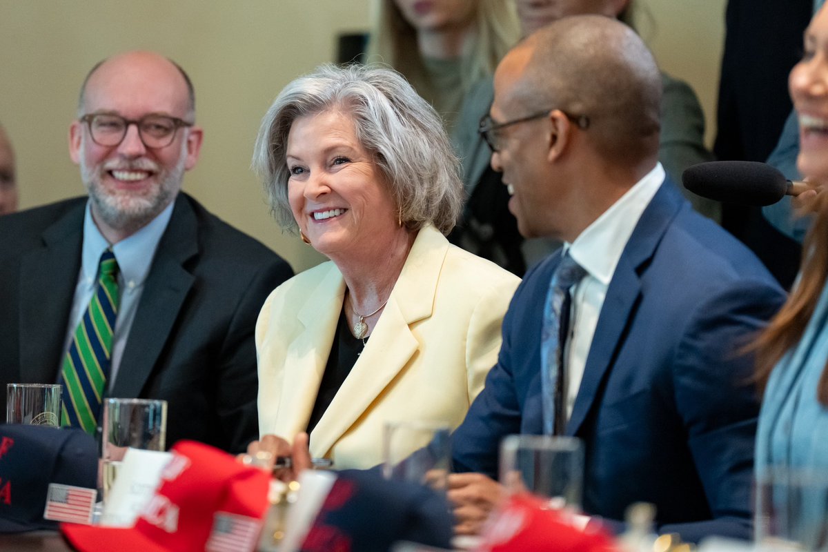VP's tweet photo. We are 100 days into Donald Trump's presidency, and there's a lot to celebrate!
 
President Trump and his cabinet ended the border crisis, stopped inflation, and are making huge steps in bringing jobs back to America where they belong.
 
Promises made, promises kept! https://t.co/E6Y4dz4oc3