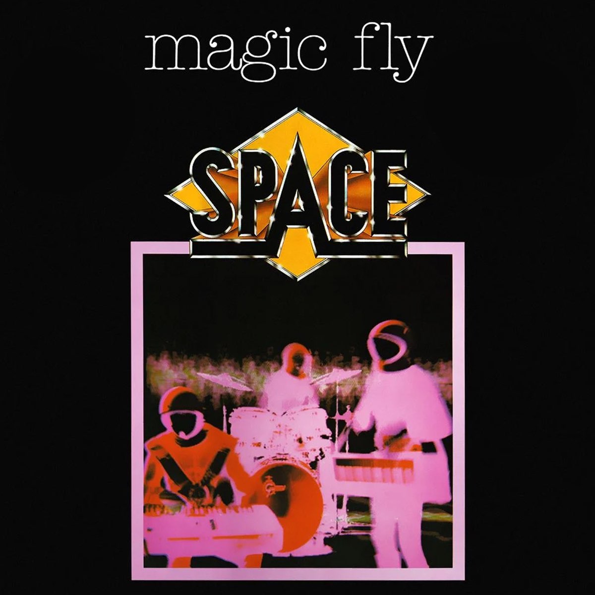 AlternoMXX's tweet image. 'Magic Fly' fue lanzado en abril de 1977 por Space, es una joya del subgénero space disco que marcó una nueva era en la música electrónica.

Link: alternomx.net/post/magic-fly…

#alternomagazine #space #magicfly #nota #synthpop