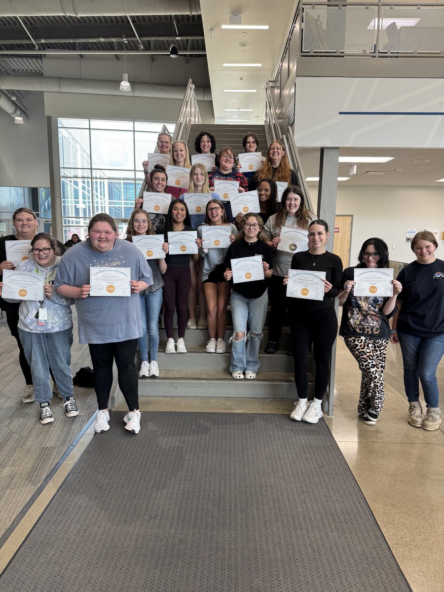 DelawareAreaCC's tweet photo. Congratulations to our 20 ECE seniors who earned their Child Development Associate (CDA) certifications! They spent the year writing competencies, creating resource portfolios, being observed teaching in preschool classrooms, and passing their final exam. #DACCPride https://t.co/TQpqAAwGh6