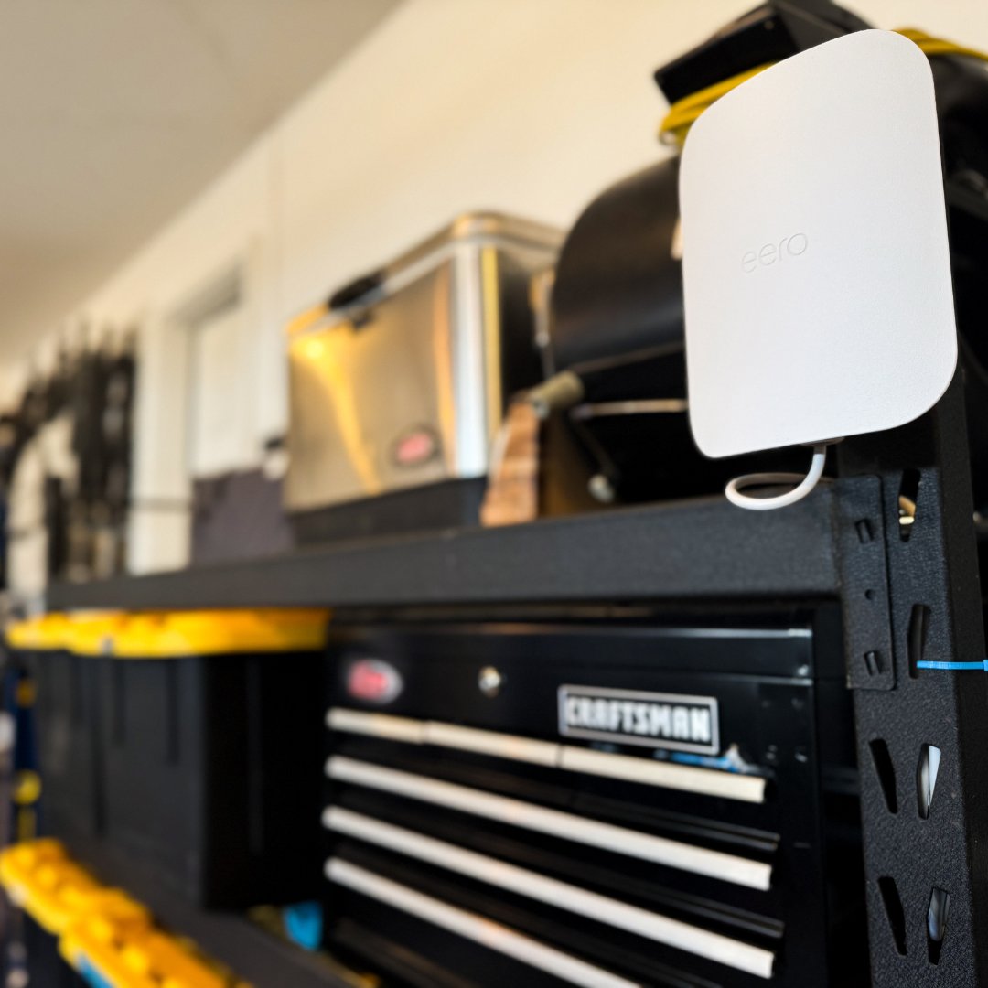 geteero's tweet image. Wifi that steps outside and holds up. Here are some reasons why customers love eero Outdoor 7 👇

☀️ Weather-proof/built for all seasons 
⚡ Wi-Fi 7 speeds up to 2.1 Gbps (in the U.S.)
📱 15,000 sq. ft. of coverage

We love seeing it in all your outdoor spaces 🙌