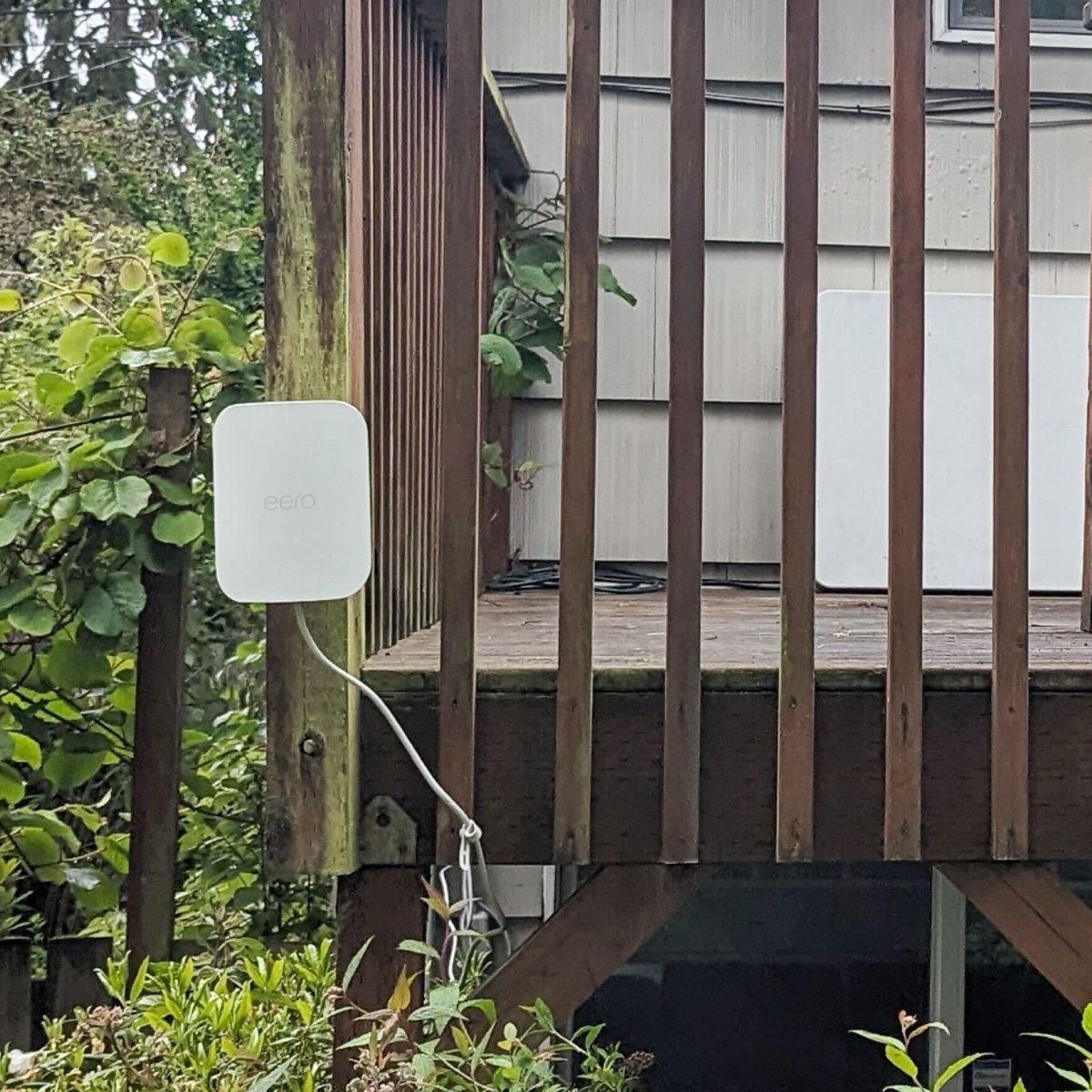 geteero's tweet image. Wifi that steps outside and holds up. Here are some reasons why customers love eero Outdoor 7 👇

☀️ Weather-proof/built for all seasons 
⚡ Wi-Fi 7 speeds up to 2.1 Gbps (in the U.S.)
📱 15,000 sq. ft. of coverage

We love seeing it in all your outdoor spaces 🙌