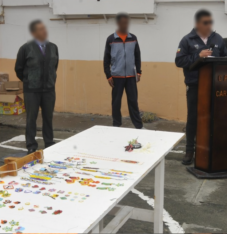 SNAI_Ec's tweet photo. 🛠️#EjeLaboral | #CPLCarchi N.°1
#Zona1 | Con una exposición de los trabajos realizados se clausuró el Taller de Bisutería, en el que las mujeres #PPL desarrollaron habilidades manuales y demostraron su creatividad. Las participantes recibieron certificados por su aprendizaje. https://t.co/pVqwOsqyrN