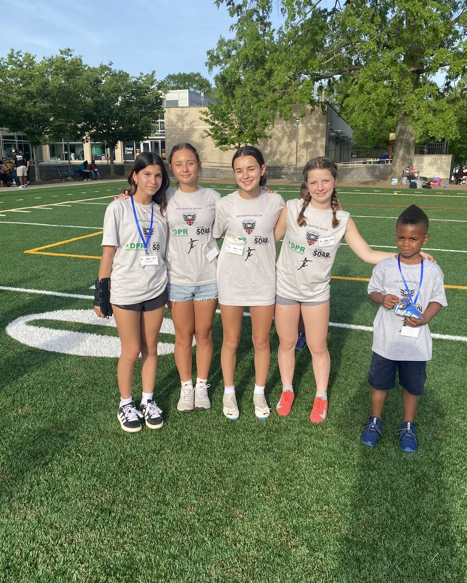 Giving Back, Together 💙⚽️

Our DCSC players volunteered at the Soars for Kids event alongside DC United players—serving the community through the game we love!