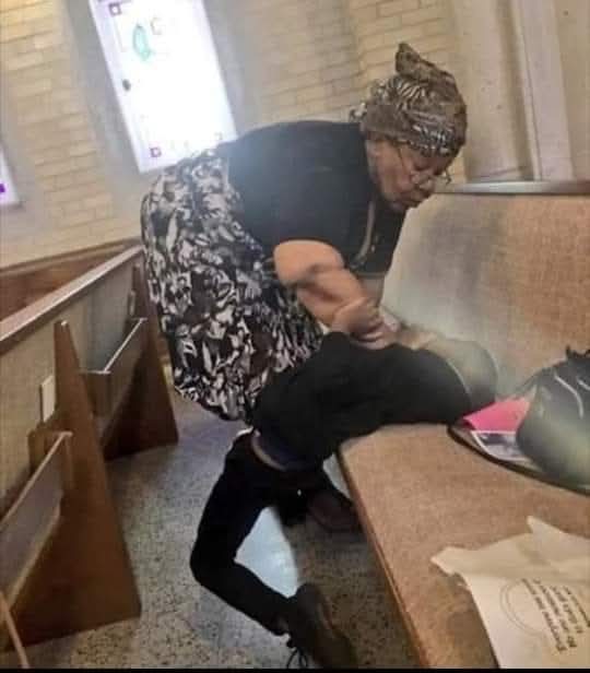 Stop telling people I'm dead since you haven't seen me post for a long time 🙄🚮