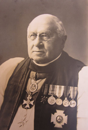 AustAnglican's tweet photo. The Burgmann consecration @newycathedral on 1 May 1934 also featured a special guest, the Rt Revd John Taylor-Smith, Bishop of Sierra Leone 1897-1901, Chaplain-General to the Forces 1901-1925. #91years Only the 3rd time an Australian consecration featured a non-Australian bishop. https://t.co/2pKrDYg4r6