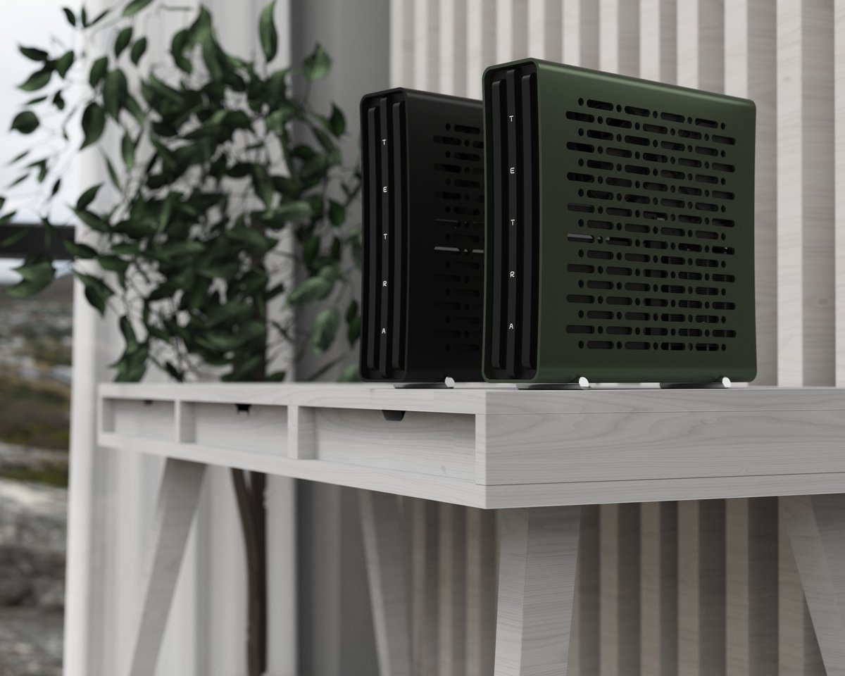 Our two most popular colors side by side 🔥 What’s your pick?

Pre-order at thor-zone.com/mini-itx/tetra…