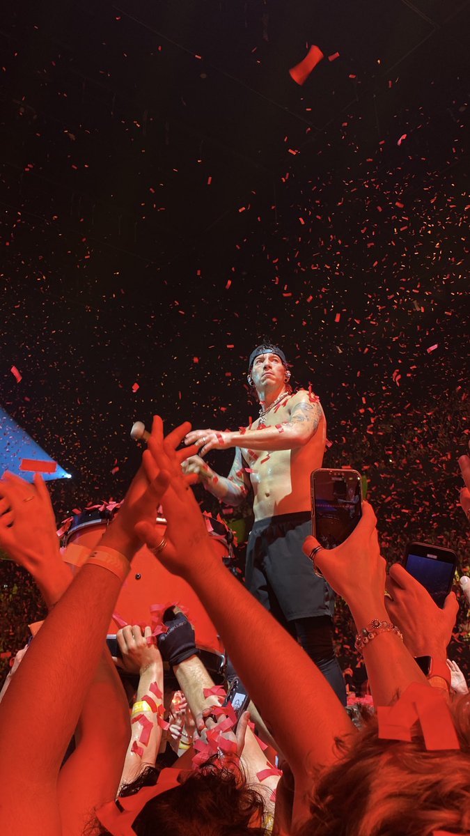 DianRedRain's tweet photo. Home country show was one for the books 🫶🏻 will never forget u #clancyamsterdam ♥️ @twentyonepilots @joshuadun @tylerrjoseph #clancyeurope https://t.co/NJNpA19E2j