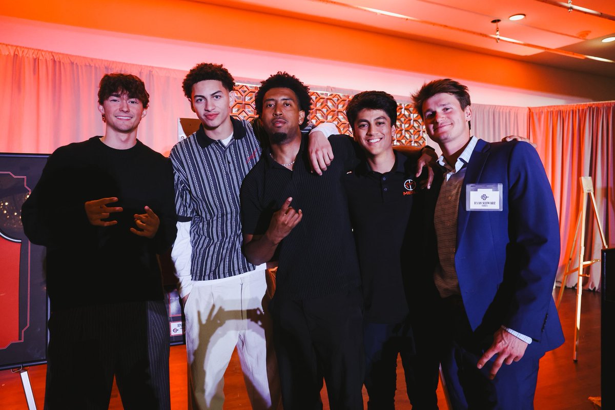 mesa_aztecs's tweet image. Closing out the 2024–2025 season at our Men’s Basketball Banquet.🔴⚫️
Proud of the work, the progress, and the moments that defined this team. Thank you to everyone who supported MESA and our student-athletes along the way!

#MESA #GoAztecs #SDSUMBB