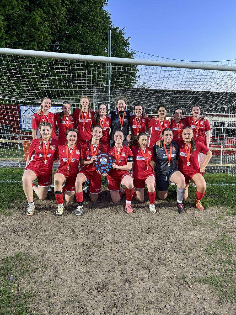 RogWebb4's tweet image. Game of 2 halves, so proud of the team tonight and all season! 
Showed immense character and self belief, they trusted the process and showed who wanted it more!
Well done girls
💪🏾