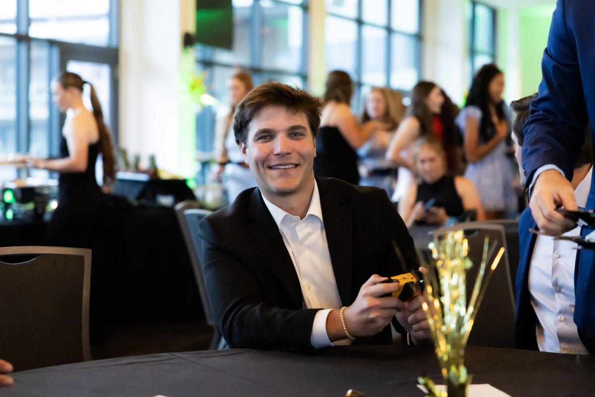 LandonCarroll19's tweet image. To my future employer: this account is not an accurate representation of my personality at all. I am much more charming and handsome in person.
#mylinkedinisonfire #dmforresume #roadto500connections #STUDENTathlete