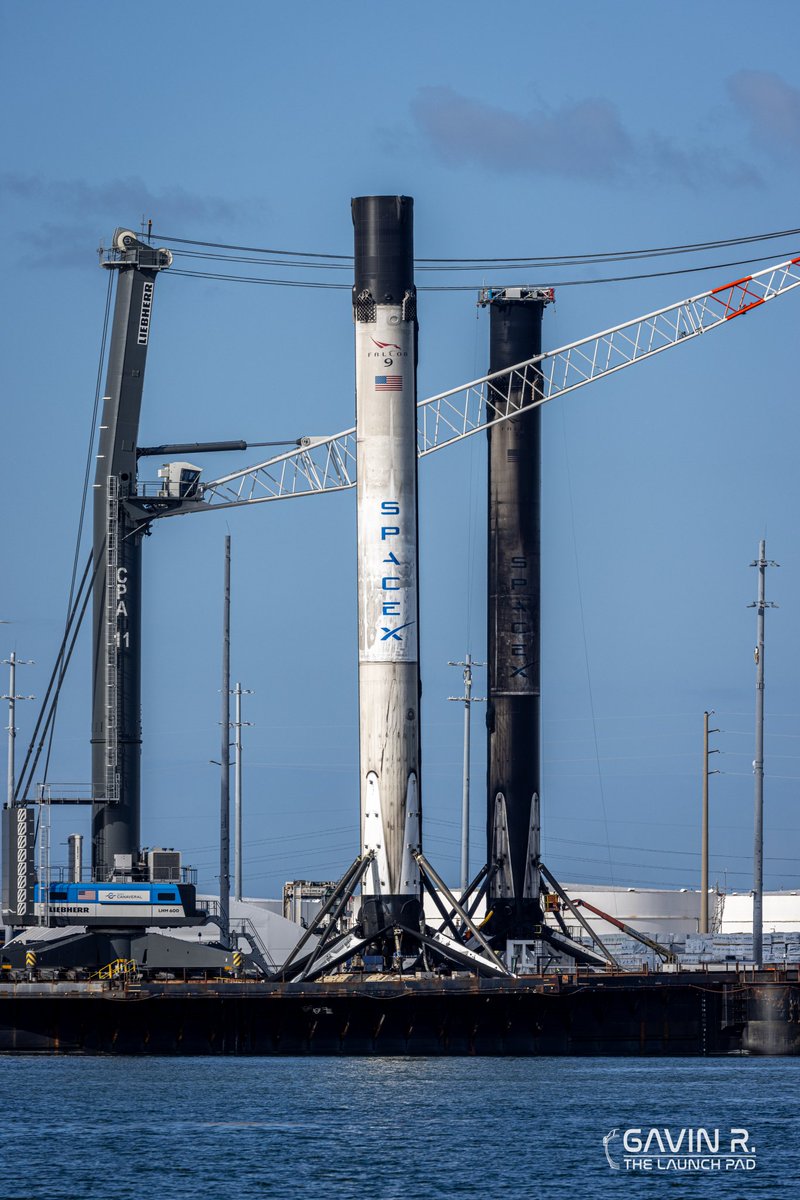 Can you spot the difference? 😅

This is what a Falcon 9 booster looks like after one flight vs. after 20 flights

📸: for <a href="/TLPN_Official/">The Launch Pad</a> 
<a href="/elonmusk/">Elon Musk</a>