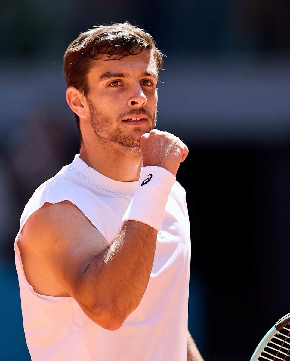 MUSETTI È IN TOP10 ✅️

<a href="/Lorenzo1Musetti/">Lorenzo Musetti</a> 🇮🇹 lunedì entrerà per la 1a volta tra i primi 10 tennisti al mondo, a 23 anni e 2 mesi

6°italiano a riuscirci nell'Era Open del #tennis

oggi #Musetti 🇮🇹 sarebbe 9°: solo uno tra Ruud 🇳🇴 e Medvedev 🇷🇺 lo può superare

STRAMERITATO ❤️