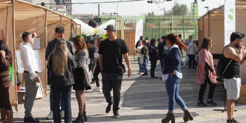 Con gran entusiasmo se desarrolló este martes 29 de abril, la primera edición de la Feria de Emprendedores de La Granja “Hecho en La Granja”, un evento que reunió a más de 40 emprendedores locales.
municipalidadlagranja.cl/primera-feria-…