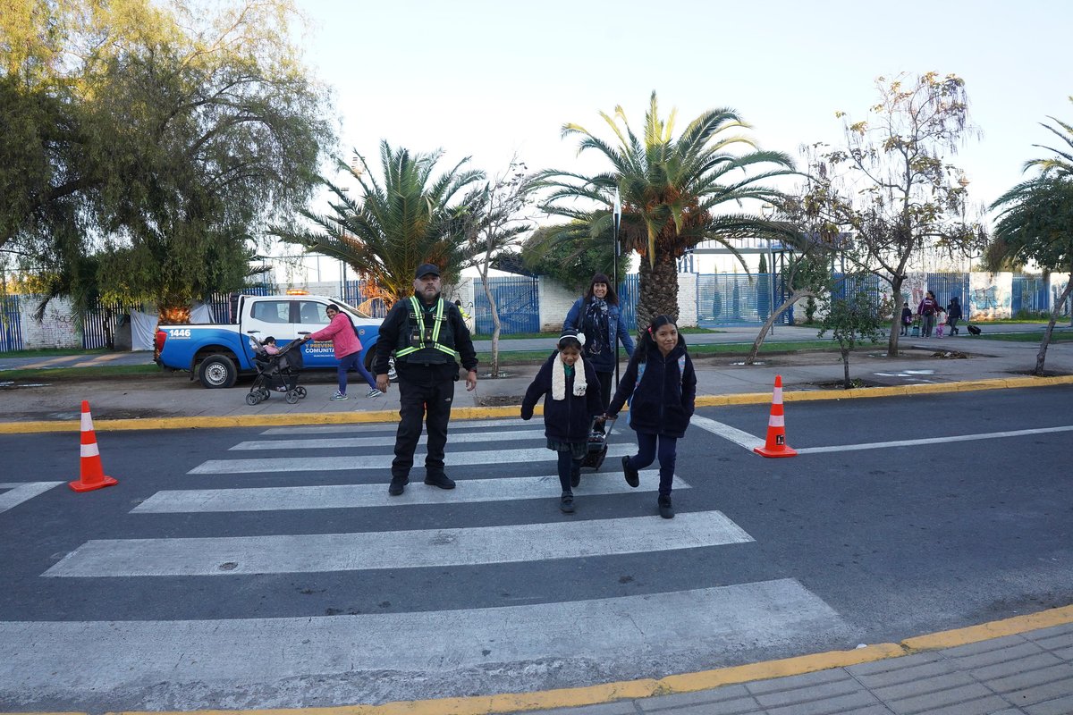 #SeguridadEnLaGranja
Municipalidad de La Granja refuerza la seguridad en entornos escolares para proteger a nuestros estudiantes y sus familias
municipalidadlagranja.cl/municipalidad-…