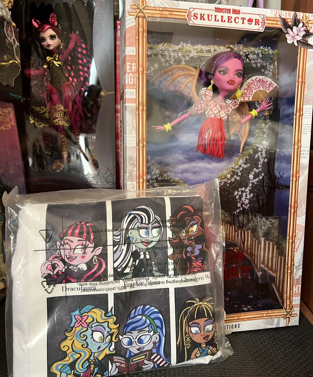 TrainToons's tweet photo. I got my signed collectible and T-Shirt from Mattel yesterday!

In addition, a few days ago for my birthday my family surprised me with a framed version of the shirt I designed!

Thank you for voting for my design. I can’t express how much it means to me and how thankful I am! 💜 https://t.co/NBPz3qvLlX