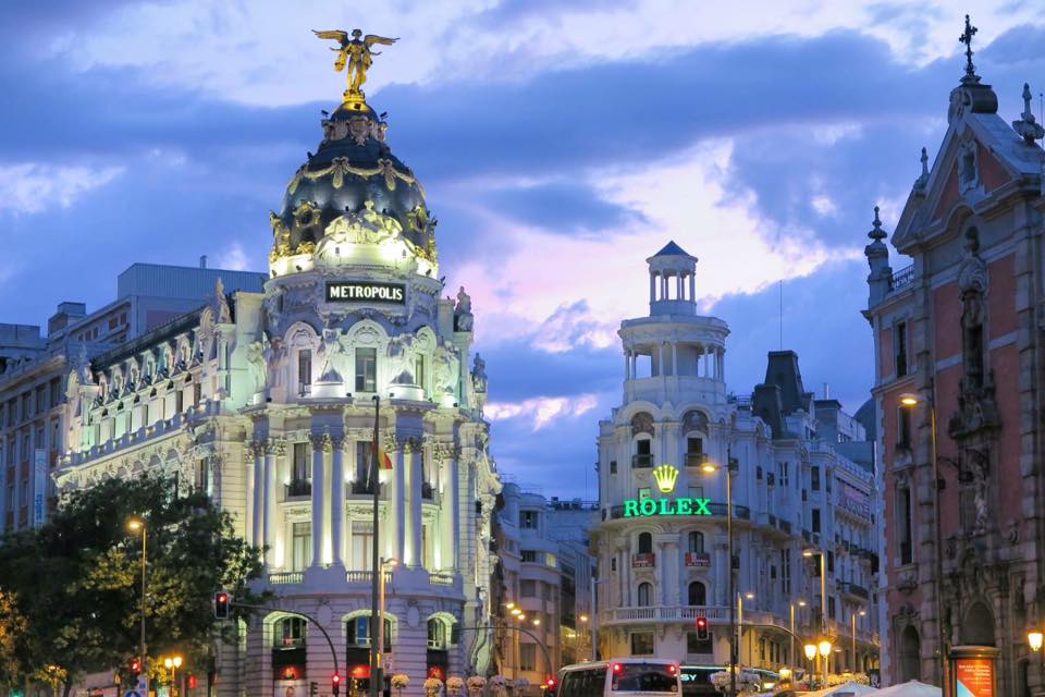 perrontonteando's tweet image. Madrid, Spain. Cruce de Gran Vía y calle de Alcalá