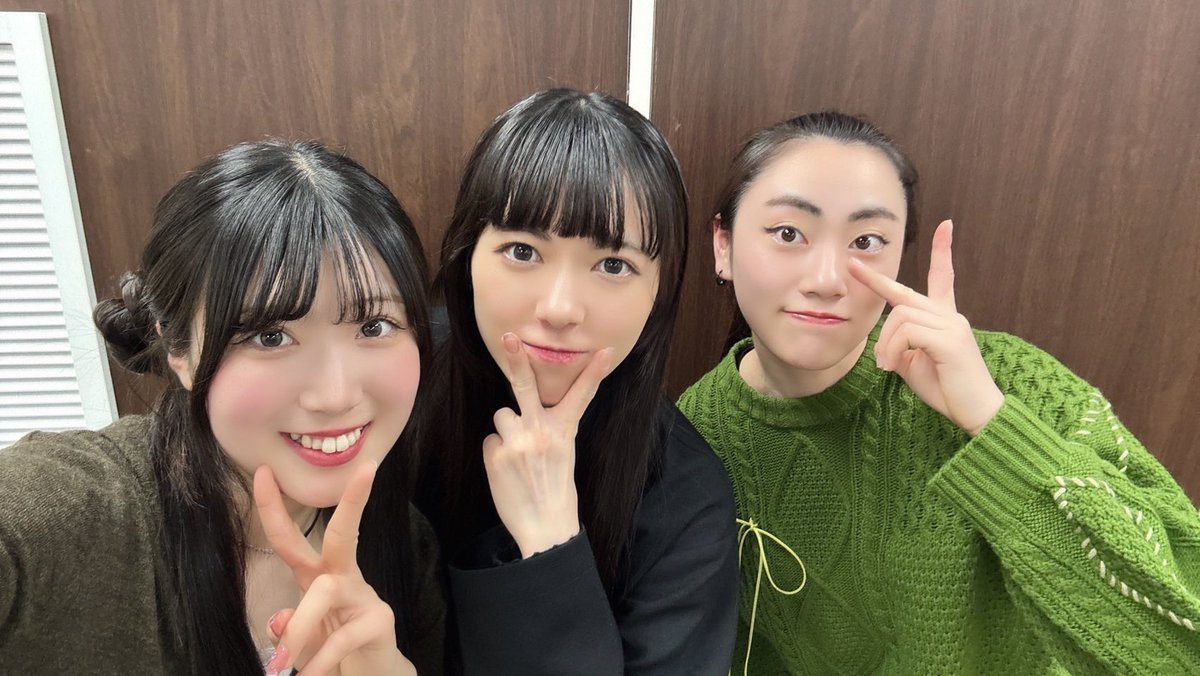 prhythm_298's tweet image. 2025年5月6日(火・祝)にデビューする『#Ꮲrhythm (ぷりずむ)』です!
チラシを受け取ってくださった皆様
ありがとうございました♪
推しの落選メールご提示で
【ライブ無料招待】いたします📣💖
デビューに向けて頑張ります!!✊✨
#prm_now #声を聴かせてキャンペーン
