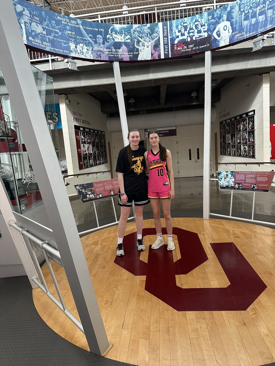 Julie Goetz tweet media