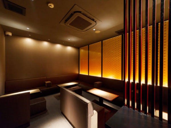 【アンジュール祇園】

キャスト・ボーイスタッフ募集
💎祇園で輝く新しい自分へ 💎

京都・祇園の中心地に佇む高級キャバクラ「アンジュール祇園」。
非日常の上質な空間で素敵な仲間を募集しています。
お客様に笑顔と癒しを届けるお仕事です。

♡キャスト♡
・時給5,000円～＋各種高額バックあり