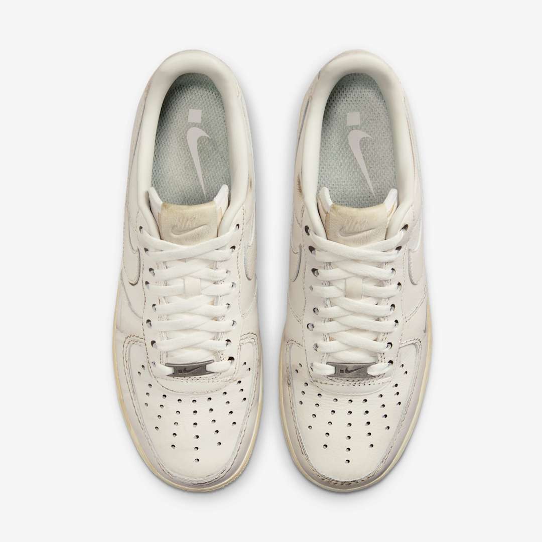 JustFreshKicks's tweet photo. OFFICIAL LOOK: Nike Air Force 1 "Dirty Triple White" 

• May 7th
• Wearaway upper
• Toothbrush included https://t.co/Wy5cKAditl