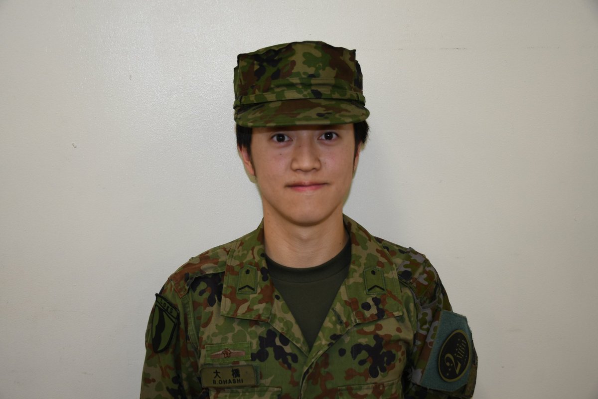 作業帽を紹介します。新隊員は戦闘服を着る際に新しいタイプの作業帽を