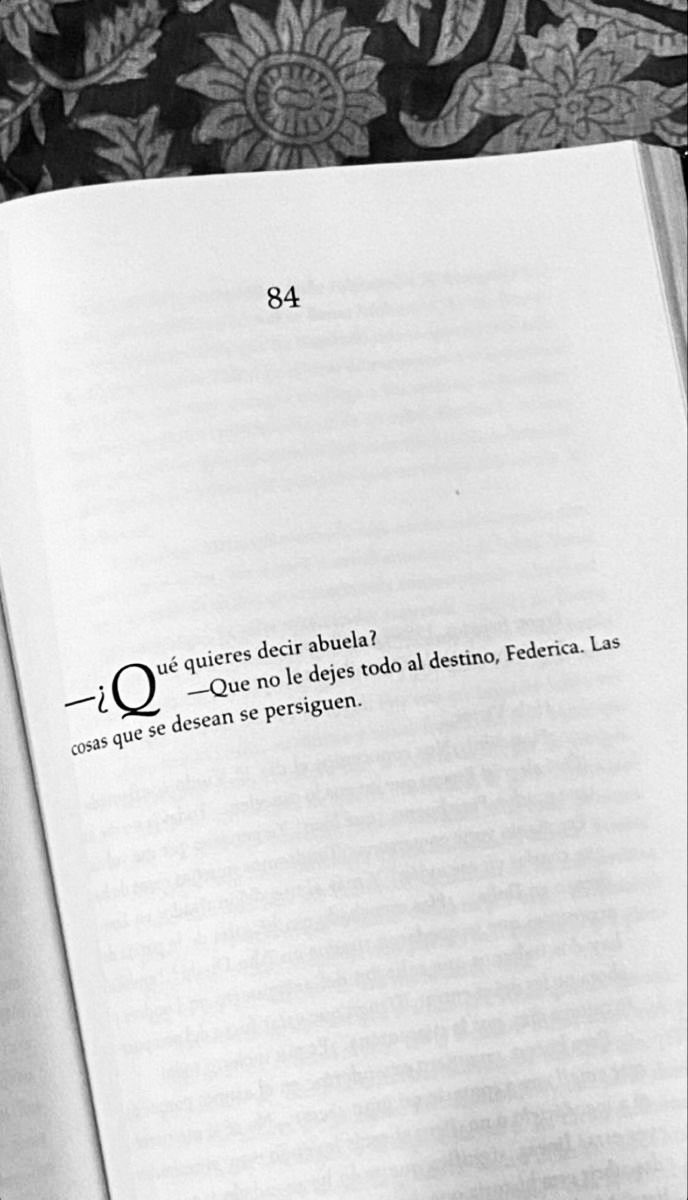 “Las cosas que se desean se persiguen.”
Esto para cuando te digan que lo dejan todo al destino…
Libro: entre azules
Autor: Ana Hernández Sarriá
#cementeriodelibros