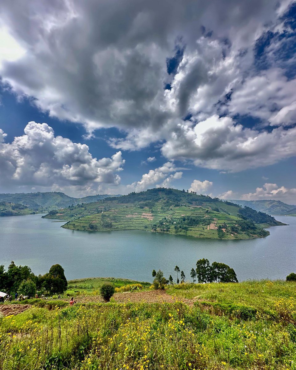 Have you ever been at L.Bunyonyi?
L.Bunyonyi is the deepest lake in UG with depth of 900m
It has a total of 29 highlands
And it’s a good place for birding with over200 bird spicies
#travel