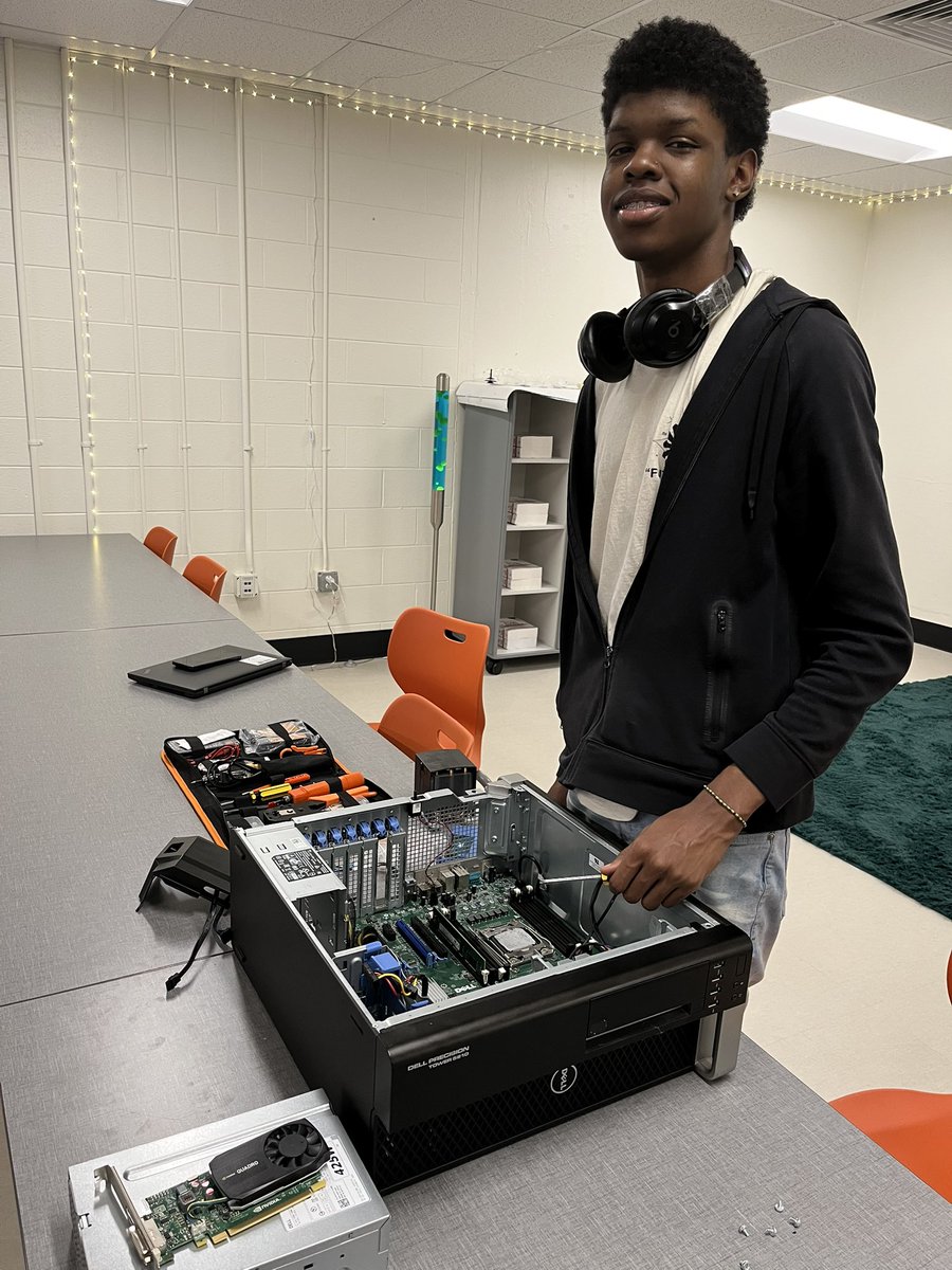 CassandraVJames's tweet image. Our Computer Networking students tested their hardware knowledge by taking apart and reassembling computers. My mother would’ve had a fit seeing me do that! 😱 But hey, it&apos;s all part of becoming the next tech pro! #impactfulprogramming #computernetworking #ourpromiseyourfuture