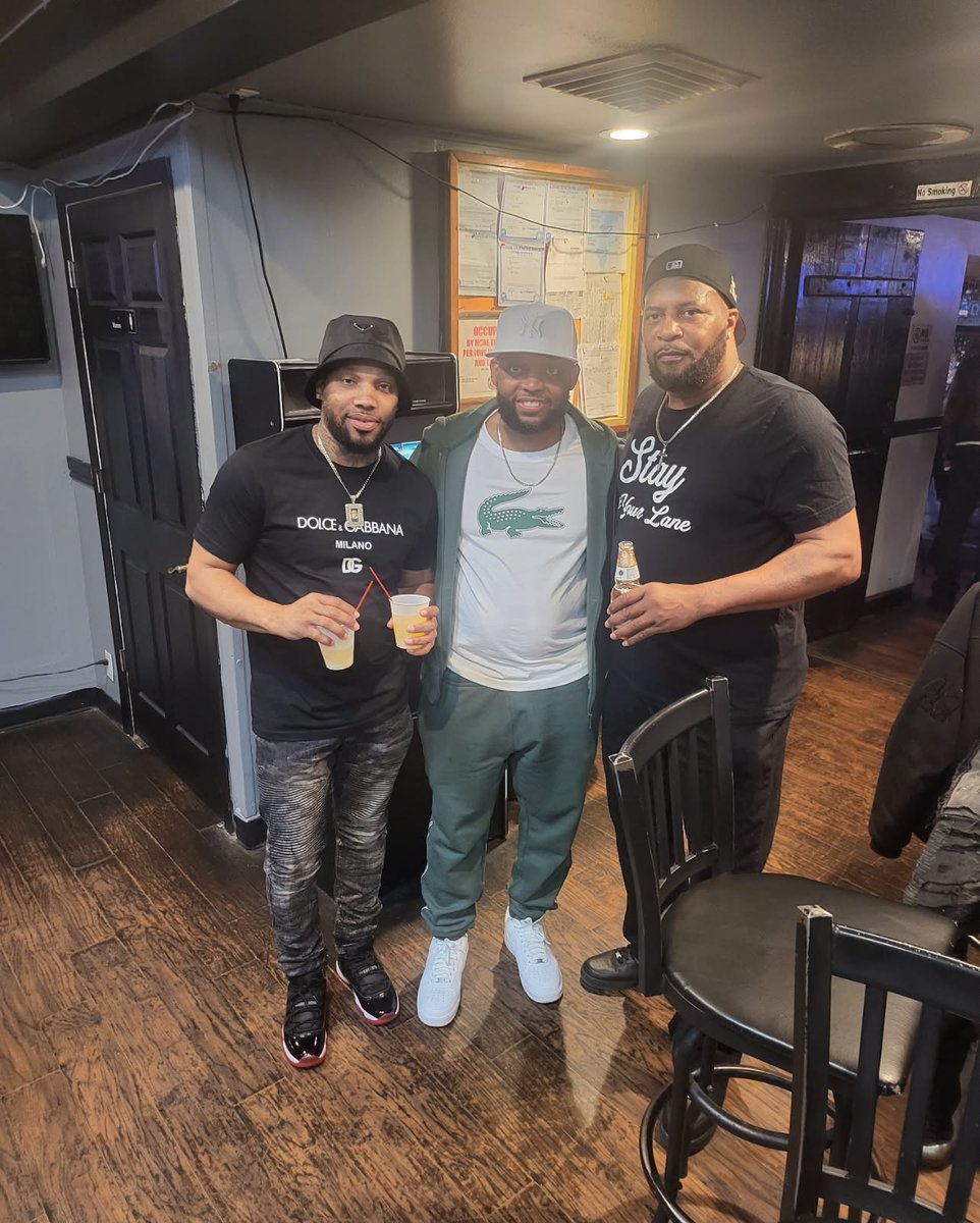 SLICK440's tweet image. Hood shit 40