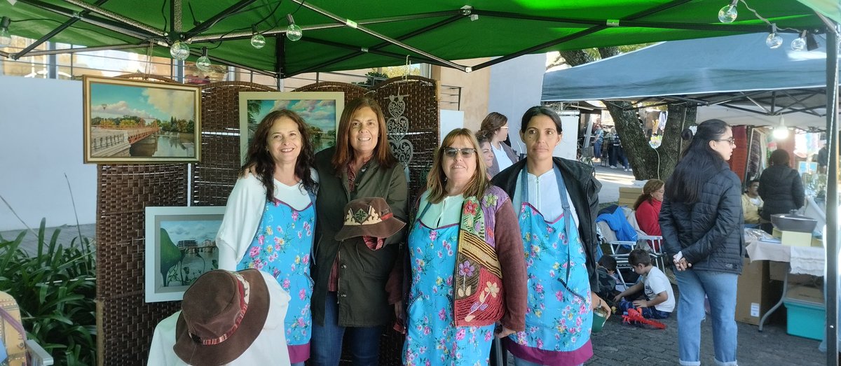 En vísperas del 1ro. de Mayo, hoy se conmemora el día de quienes trabajan en la ruralidad, promoviendo un desarrollo sostenible, aportando a la cadena agroalimentaria y defendiendo la matriz social del Uruguay. Salú familia rural! <a href="/rmp_uruguay/">Red de Mujeres Políticas Uruguay</a> <a href="/UruguayAmru/">AMRU Uruguay</a>