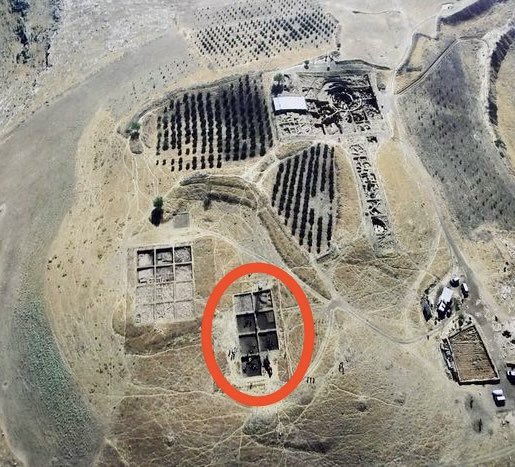 BrightInsight6's tweet image. 🚨A source within Gobekli Tepe has informed me that the Roof structure over the 2nd excavation area is on the verge of collapse!

📍Excavations in this area are suspended due to the structure being (unofficially?) condemned!

Why haven’t authorities shared this with the public?🧐
