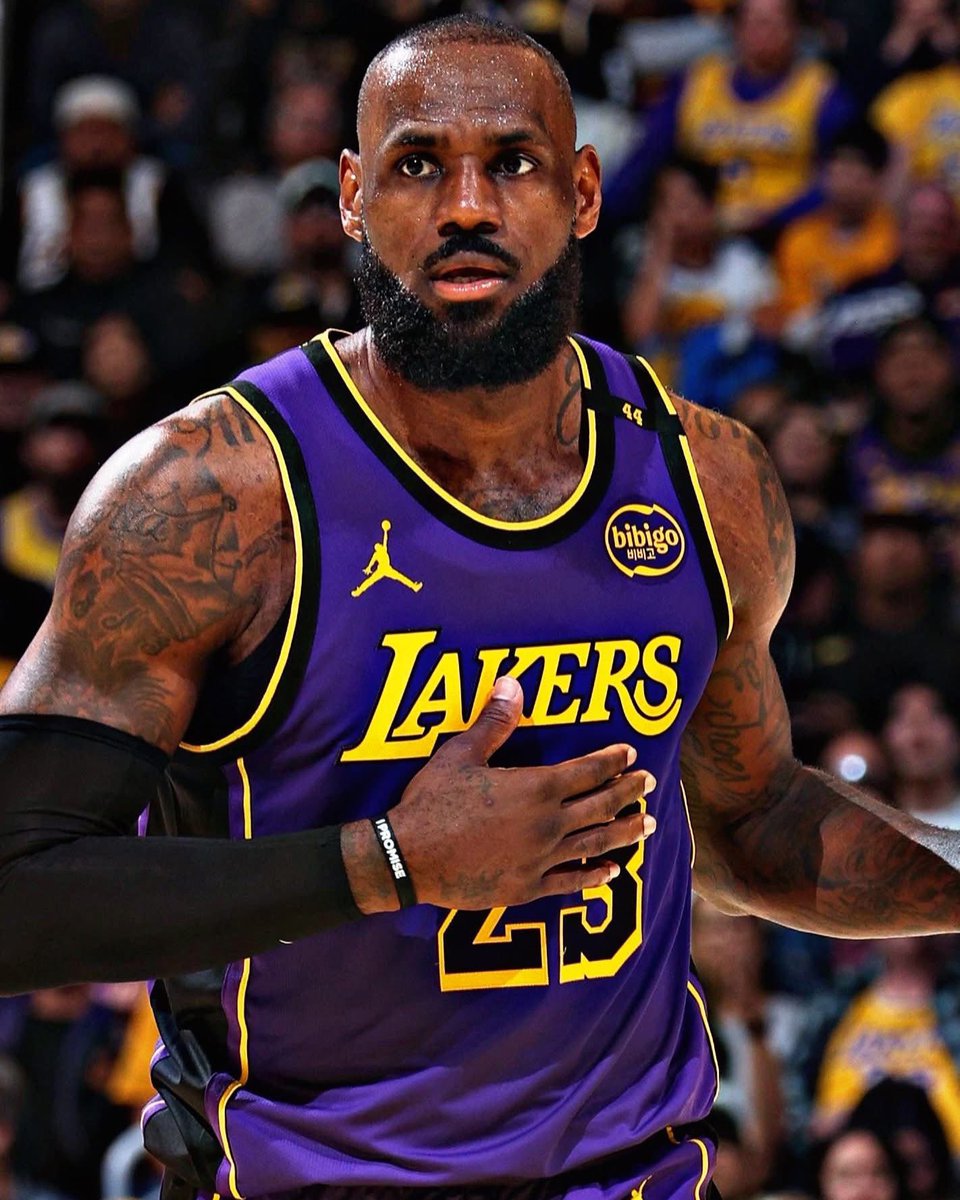 LeBron thus far this series:

👑 1st — RPG (9.5)
👑 1st — APG (5.5)
👑 1st — SPG (2.0)
👑 1st — BPG (2.3)
👑 1st — FG% (51%)
👑 1st — OREB (10)
👑 1st — DREB (28)
👑 2nd — PPG (26.3)
👑 2nd — MP (40.8)
👑 2nd — 3P% (39.1)
👑 2nd — FGM (34)

Year 22. Age 40. 

“He needs to do