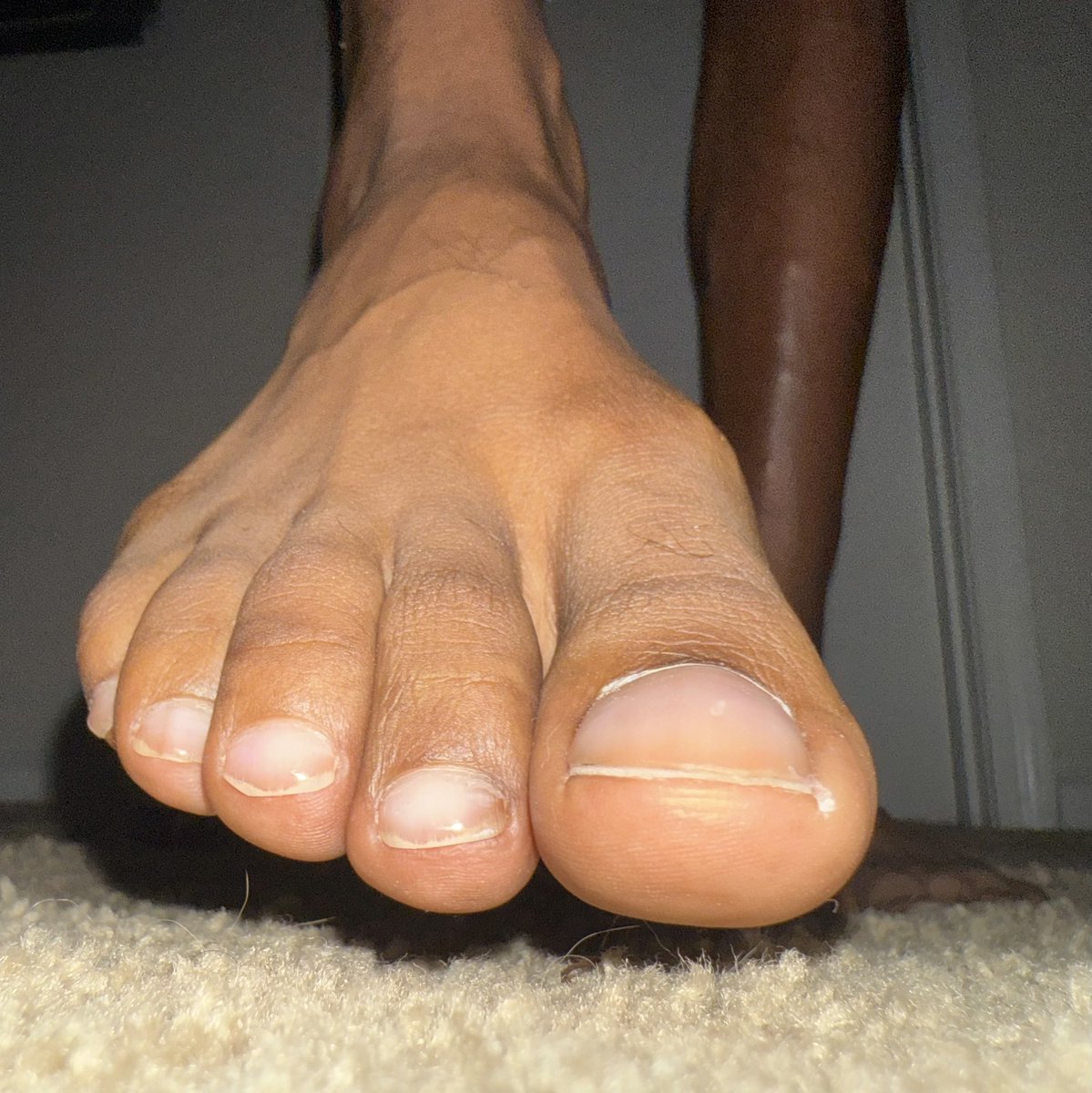 size13foryou's tweet photo. #myfeet #feetworship #barefoot #barefeet #feetlovers #malefeetfetish #piesdehombre #footmodel #malefeet #piesmasculinos #mysoles #solesandtoes #solesfeet #feetpic #feetworshi̇p #feetfetısh https://t.co/dKdG1TAAaS